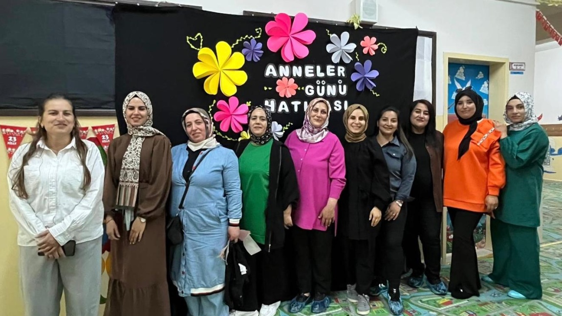 TÜM ANNELERİMİZİN ANNELER GÜNÜ KUTLU OLSUN
