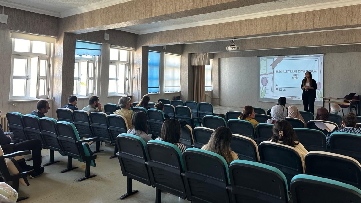 Özel Gereksinimli Bireylerin Eğitim Süreçleri